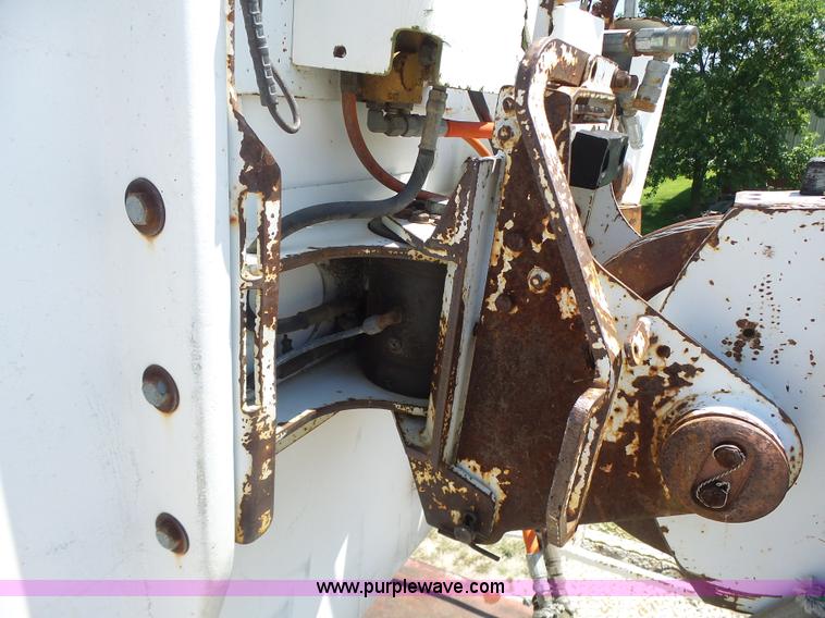 image for item L6206 1993 Ford F800 bucket truck