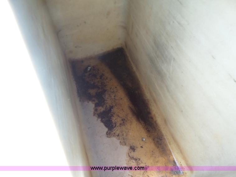 image for item L6206 1993 Ford F800 bucket truck