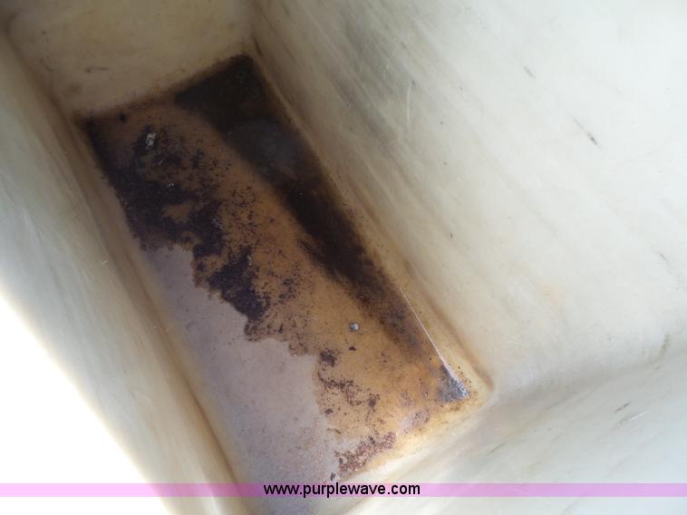 image for item L6206 1993 Ford F800 bucket truck