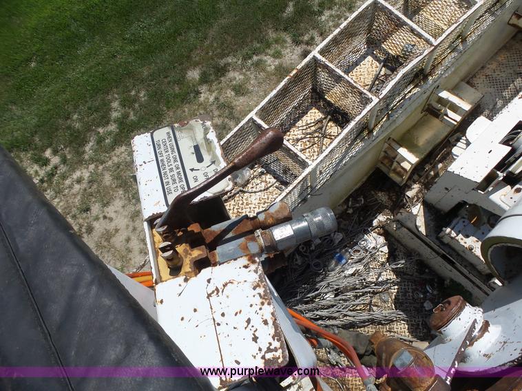 image for item L6206 1993 Ford F800 bucket truck