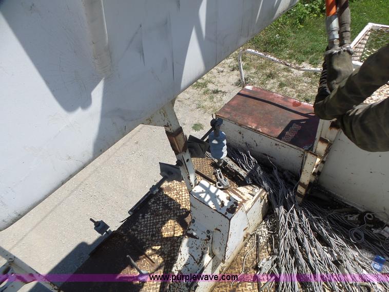 image for item L6206 1993 Ford F800 bucket truck