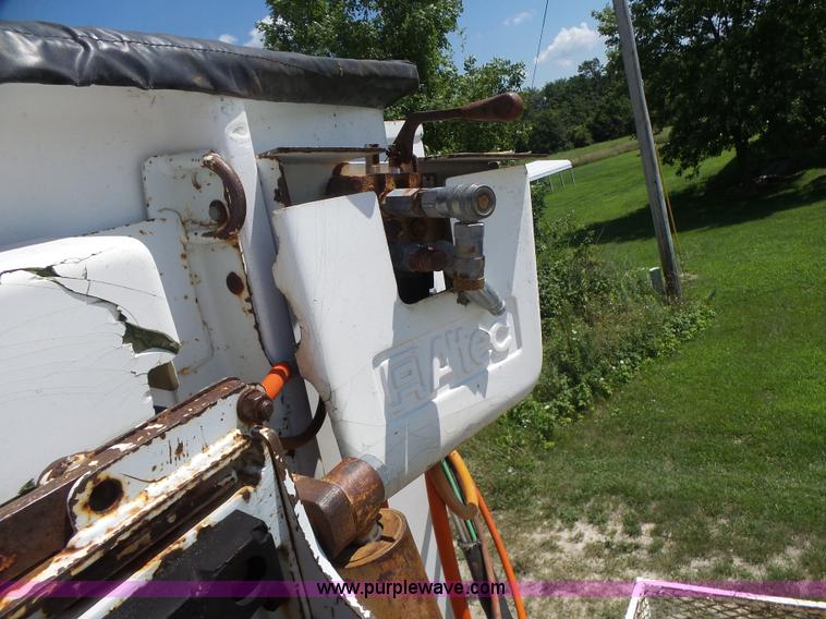 image for item L6206 1993 Ford F800 bucket truck