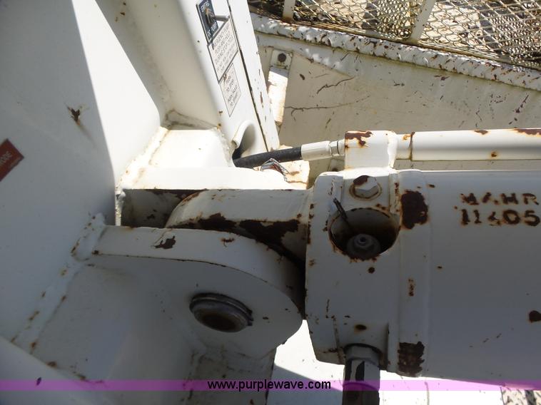 image for item L6206 1993 Ford F800 bucket truck