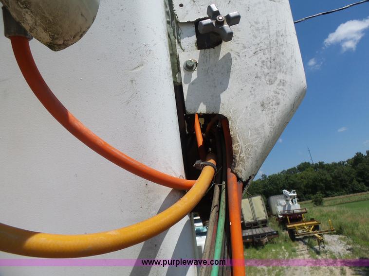 image for item L6206 1993 Ford F800 bucket truck