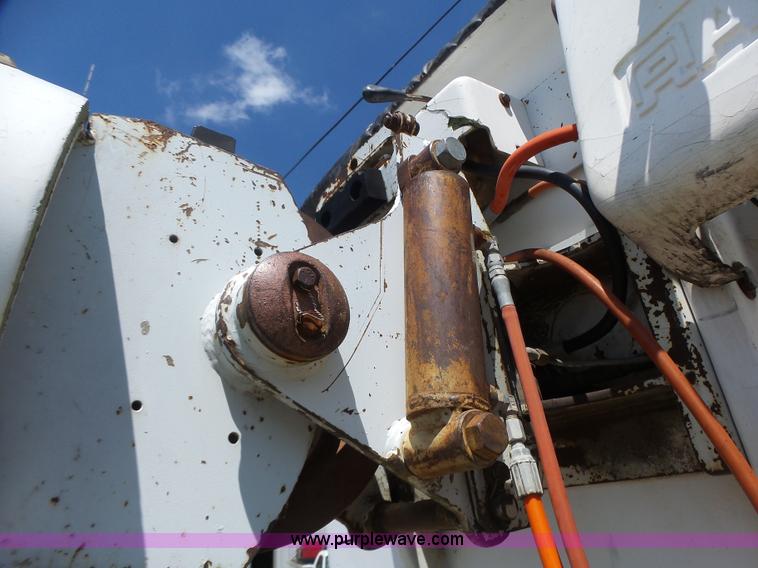 image for item L6206 1993 Ford F800 bucket truck