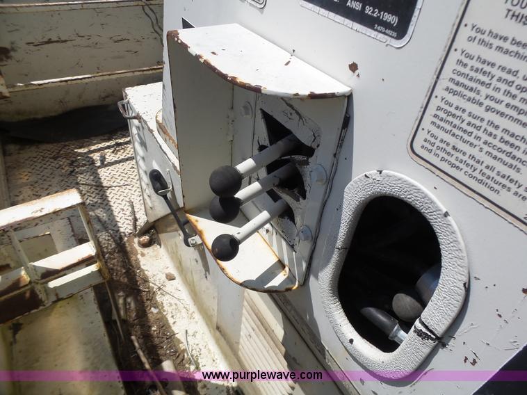 image for item L6206 1993 Ford F800 bucket truck