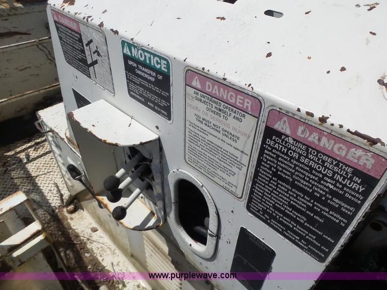 image for item L6206 1993 Ford F800 bucket truck