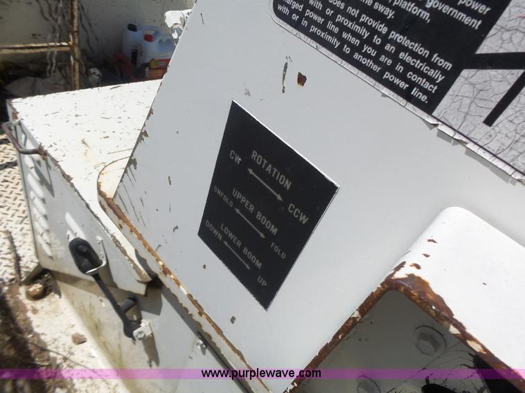 image for item L6206 1993 Ford F800 bucket truck