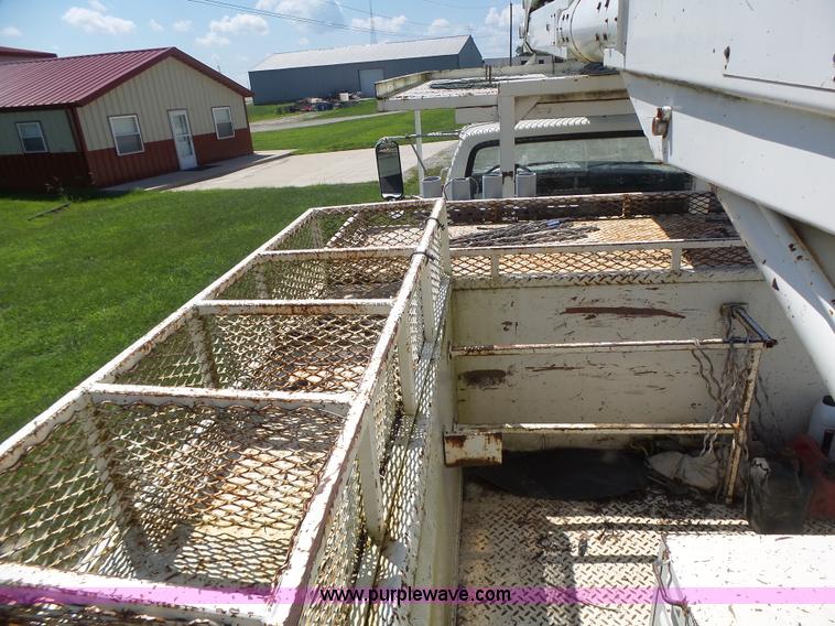 image for item L6206 1993 Ford F800 bucket truck