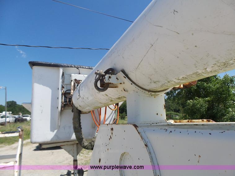 image for item L6206 1993 Ford F800 bucket truck