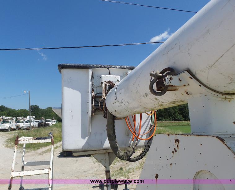 image for item L6206 1993 Ford F800 bucket truck