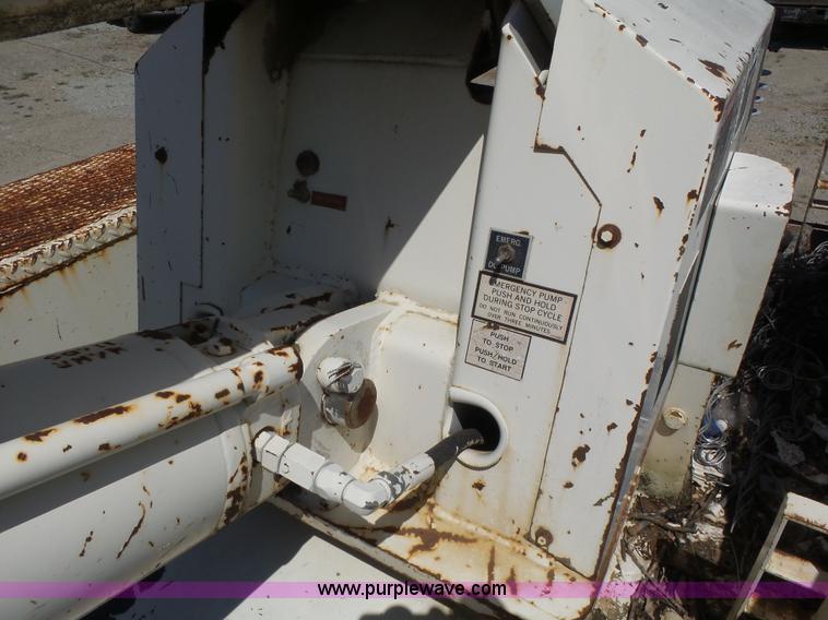 image for item L6206 1993 Ford F800 bucket truck