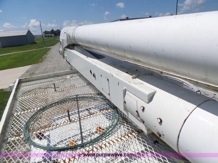 image for item L6206 1993 Ford F800 bucket truck