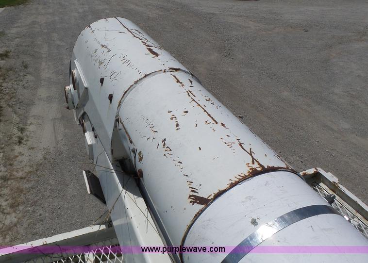 image for item L6206 1993 Ford F800 bucket truck