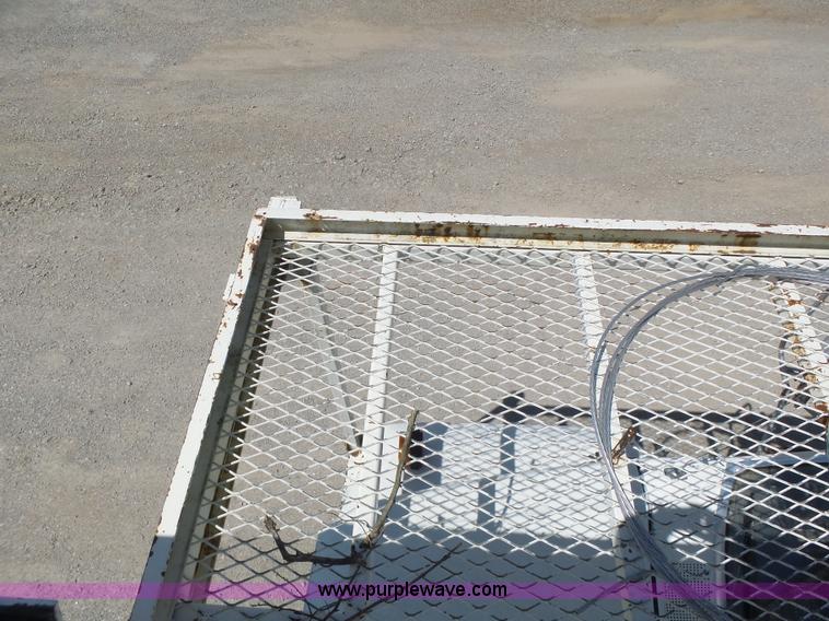 image for item L6206 1993 Ford F800 bucket truck