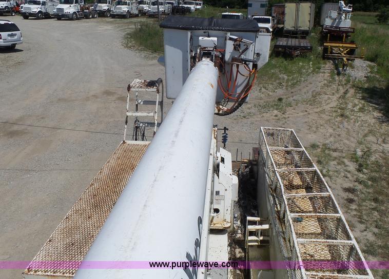 image for item L6206 1993 Ford F800 bucket truck