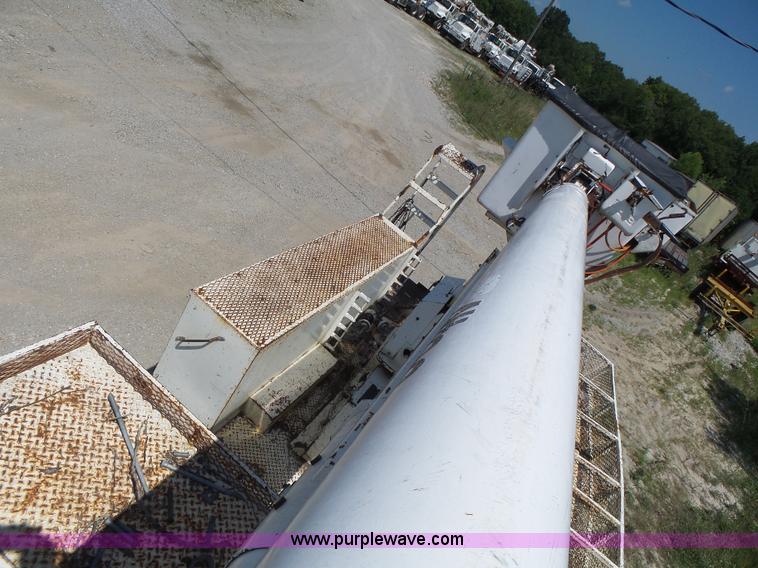 image for item L6206 1993 Ford F800 bucket truck