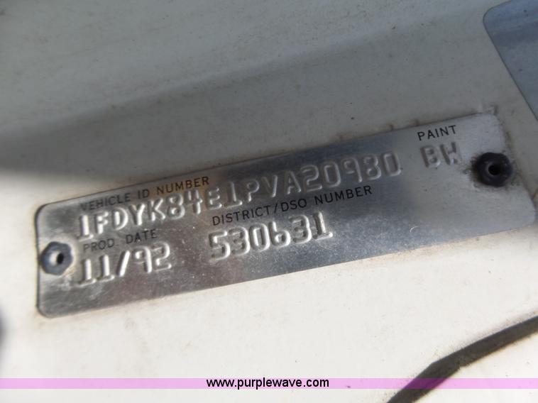 image for item L6206 1993 Ford F800 bucket truck