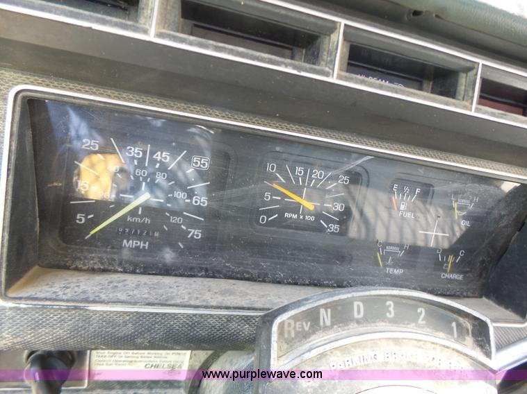 image for item L6206 1993 Ford F800 bucket truck