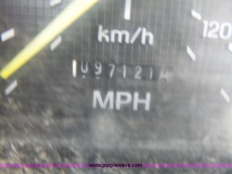 image for item L6206 1993 Ford F800 bucket truck