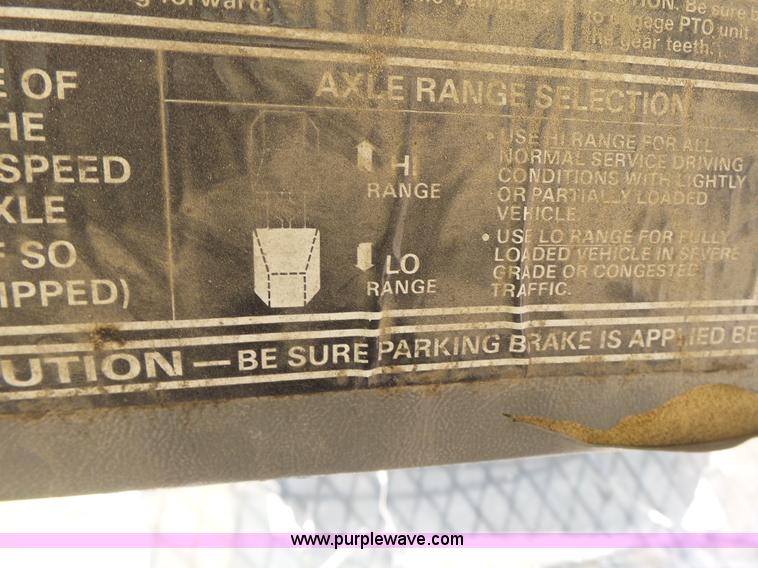 image for item L6206 1993 Ford F800 bucket truck