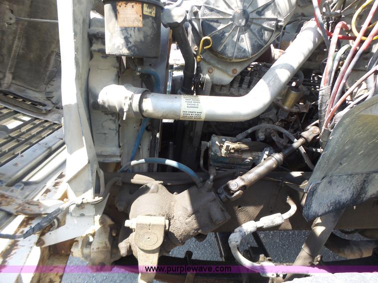 image for item L6206 1993 Ford F800 bucket truck