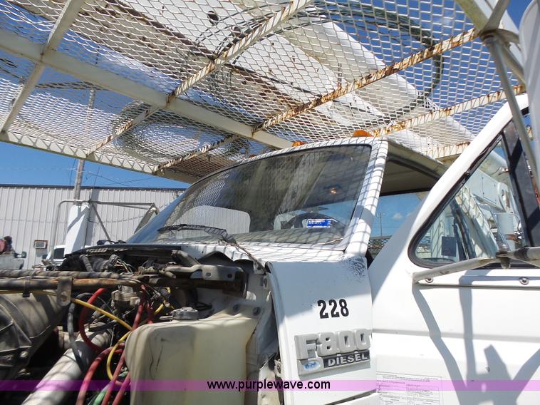 image for item L6206 1993 Ford F800 bucket truck