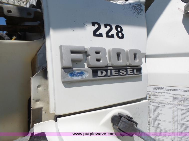 image for item L6206 1993 Ford F800 bucket truck