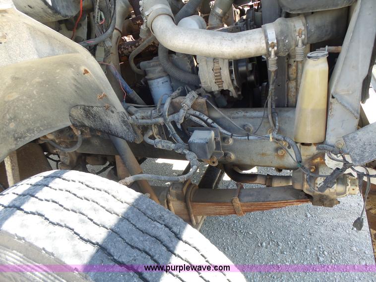 image for item L6206 1993 Ford F800 bucket truck