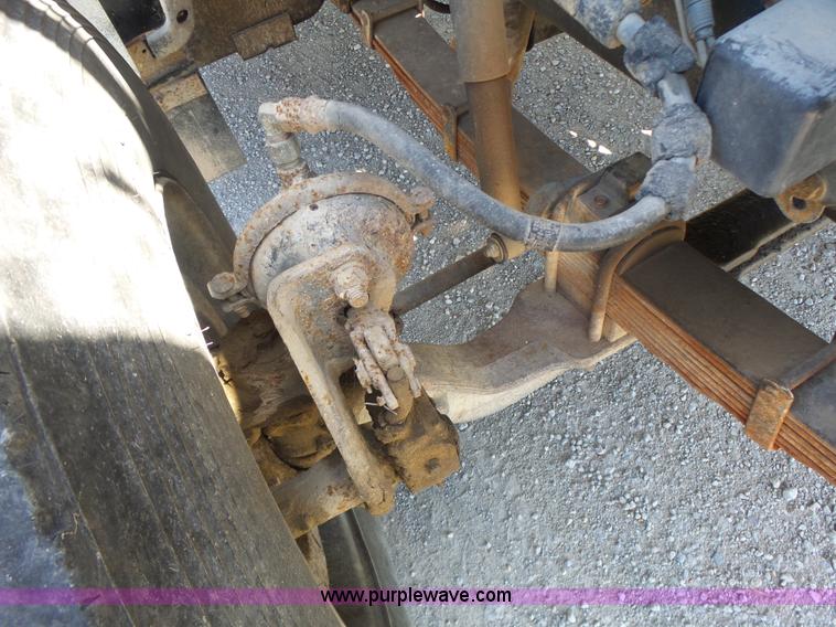 image for item L6206 1993 Ford F800 bucket truck