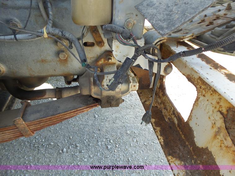 image for item L6206 1993 Ford F800 bucket truck