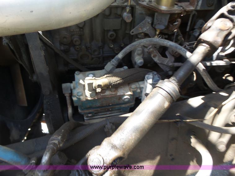 image for item L6206 1993 Ford F800 bucket truck