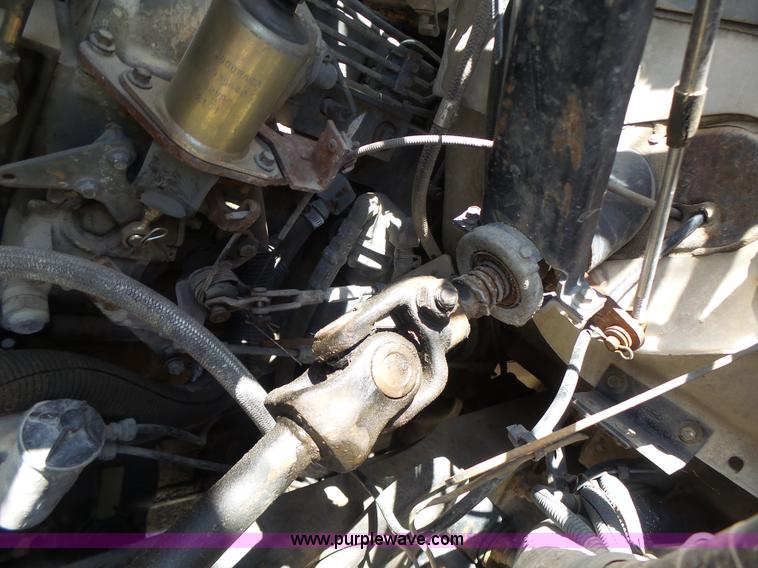 image for item L6206 1993 Ford F800 bucket truck