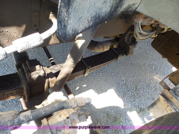 image for item L6206 1993 Ford F800 bucket truck