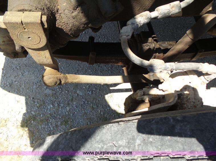 image for item L6206 1993 Ford F800 bucket truck