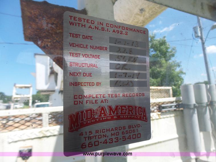 image for item L6206 1993 Ford F800 bucket truck