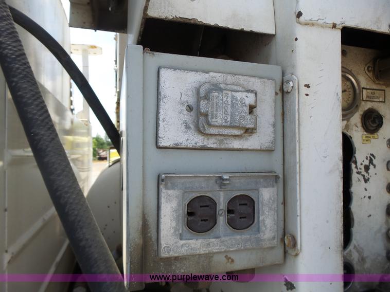 image for item L6222 1991 GMC TopKick service truck