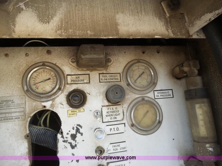 image for item L6222 1991 GMC TopKick service truck