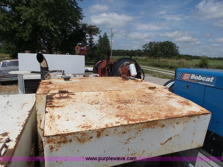 image for item L6222 1991 GMC TopKick service truck