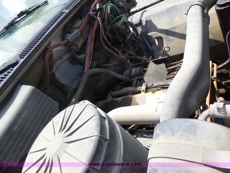 image for item L6222 1991 GMC TopKick service truck