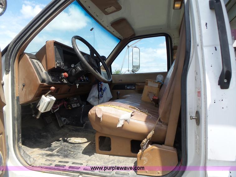 image for item L6222 1991 GMC TopKick service truck