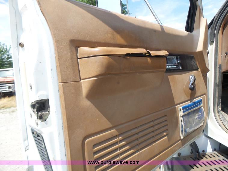 image for item L6222 1991 GMC TopKick service truck