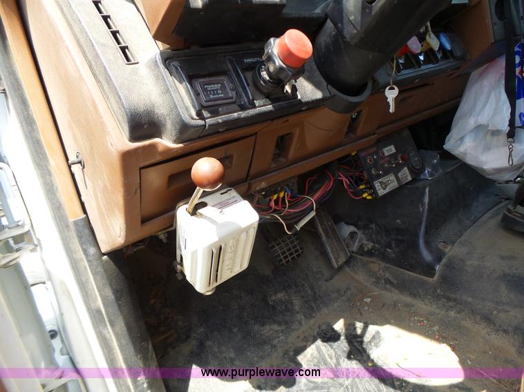 image for item L6222 1991 GMC TopKick service truck