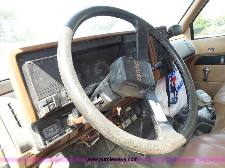 image for item L6222 1991 GMC TopKick service truck