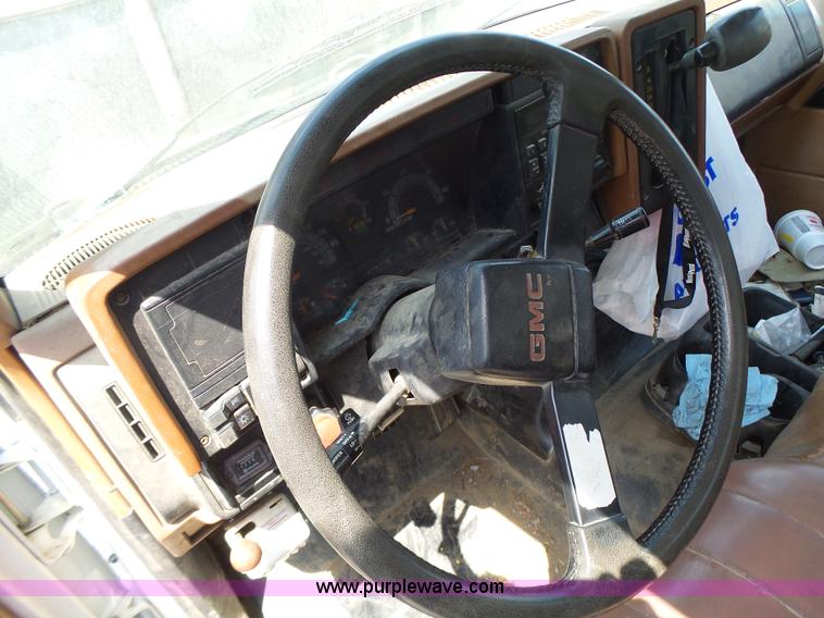 image for item L6222 1991 GMC TopKick service truck