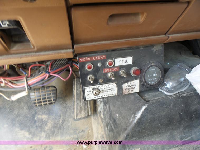 image for item L6222 1991 GMC TopKick service truck