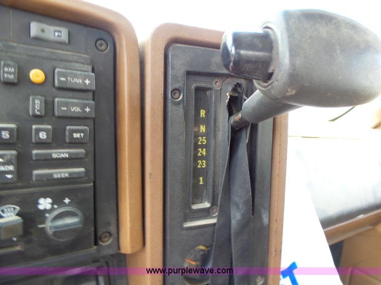 image for item L6222 1991 GMC TopKick service truck