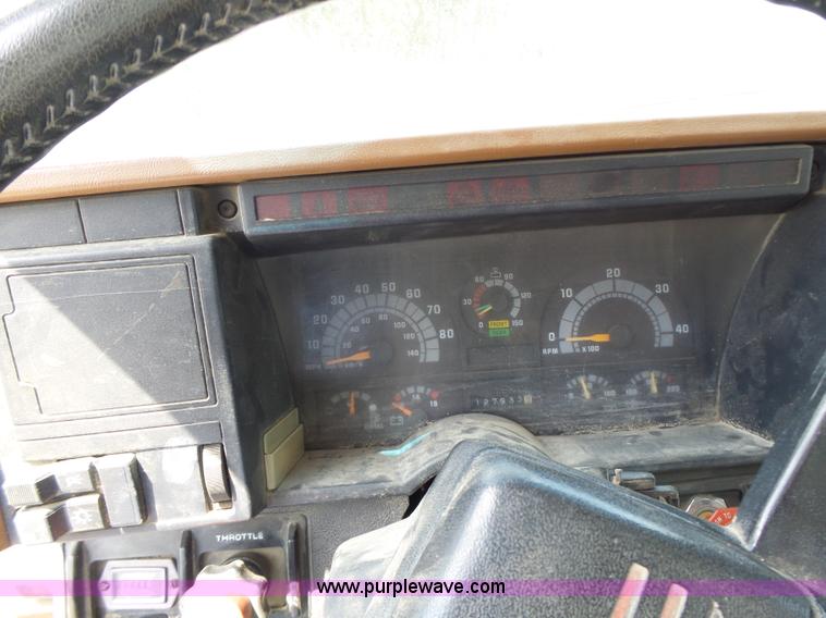 image for item L6222 1991 GMC TopKick service truck