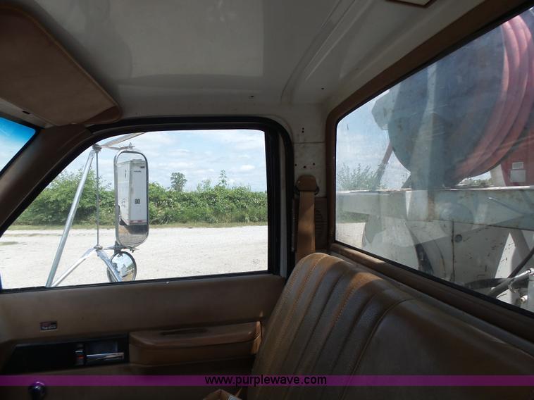 image for item L6222 1991 GMC TopKick service truck