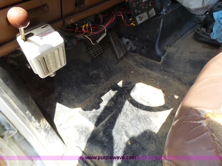 image for item L6222 1991 GMC TopKick service truck